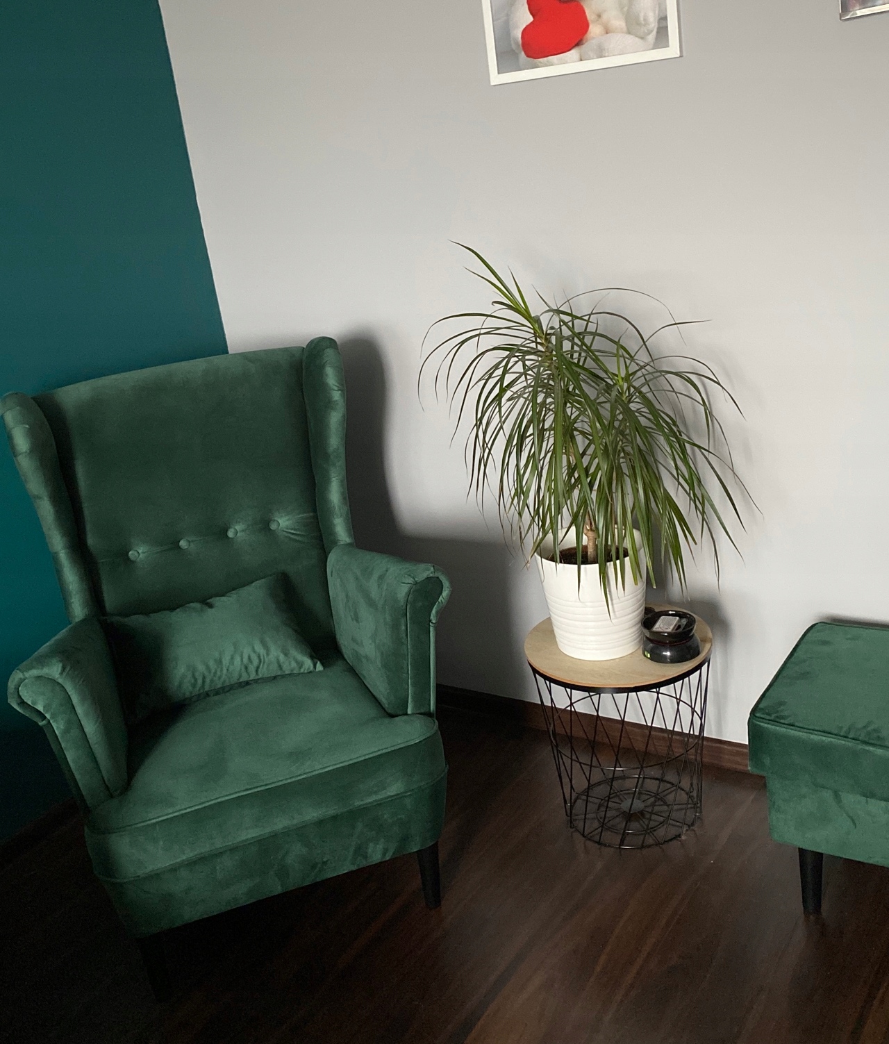 Polecam, fotel zgodny z opisem. Dobrze wykonany, piękny kolor. Bardzo wygodny, oraz bardzo dobra cena. Pięknie wyglada w moim salonie, jestem bardzo zadowolona.